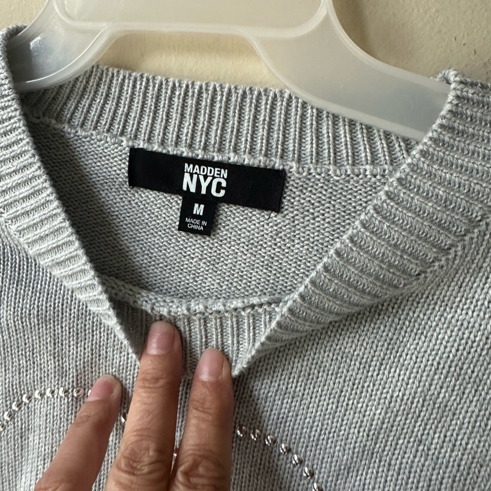 NYC Light Gray Sweater with Heart Design - Picture 8 of 11